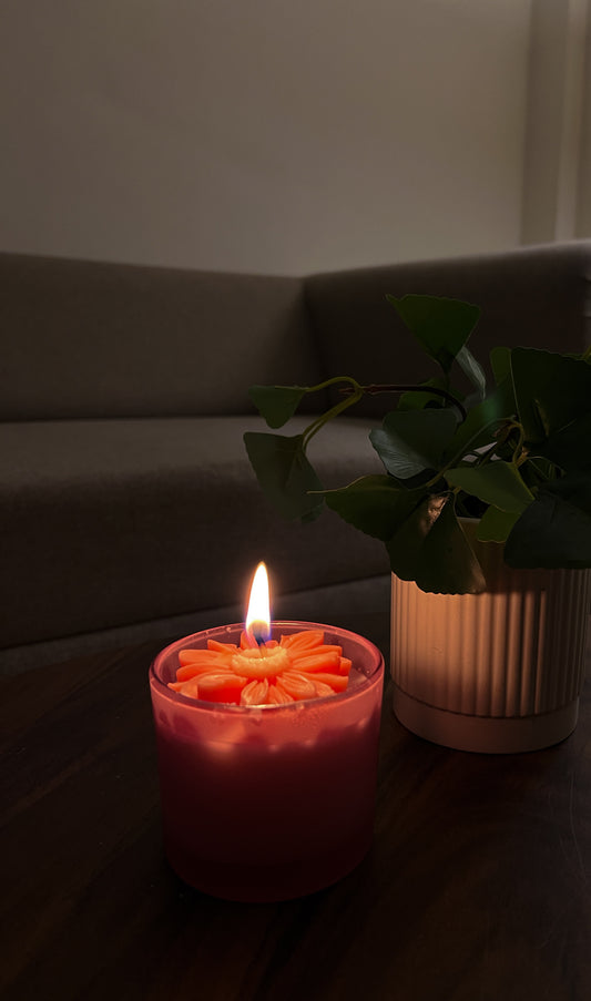 Coloured Jar Candle with Daisy on Top 120 ml
